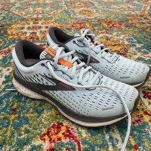 Brooks sneakers light blue size 8